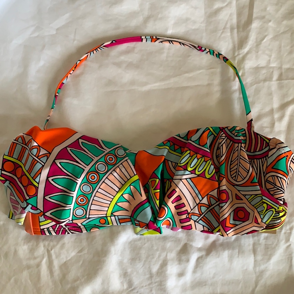 NWT Cremieux bikini top. Sz large. Removable strap